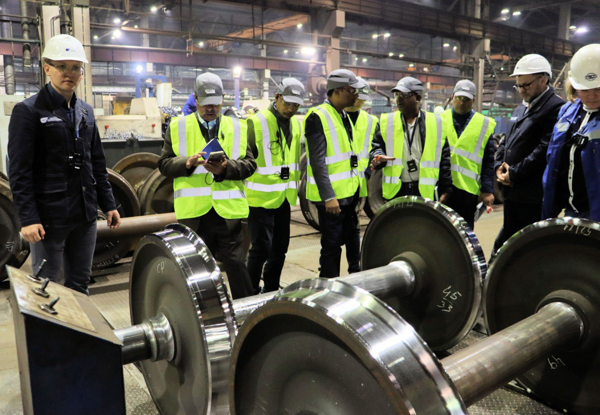 Визит делегации индийских машиностроителей на Тихвинский вагоностроительный завод в конце октября. Источник: ОВК