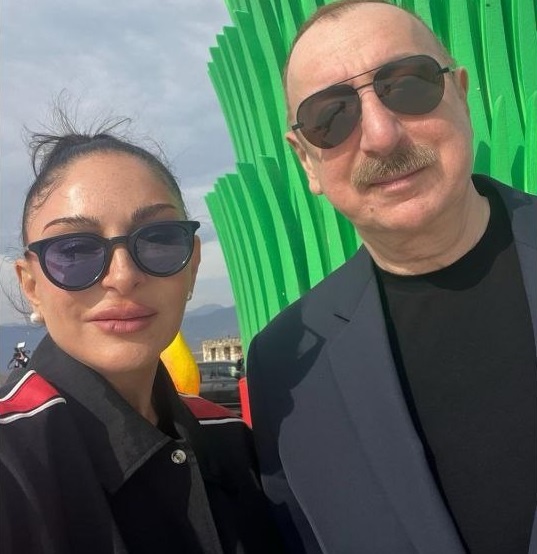 Фото: Алиев с женой