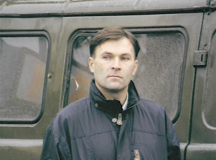 Павел Селихов на фоне спецавтомобиля