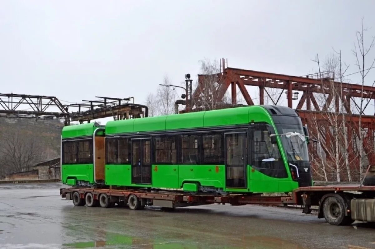    В Челябинск прибыл первый трёхсекционный трамвай для метротрама