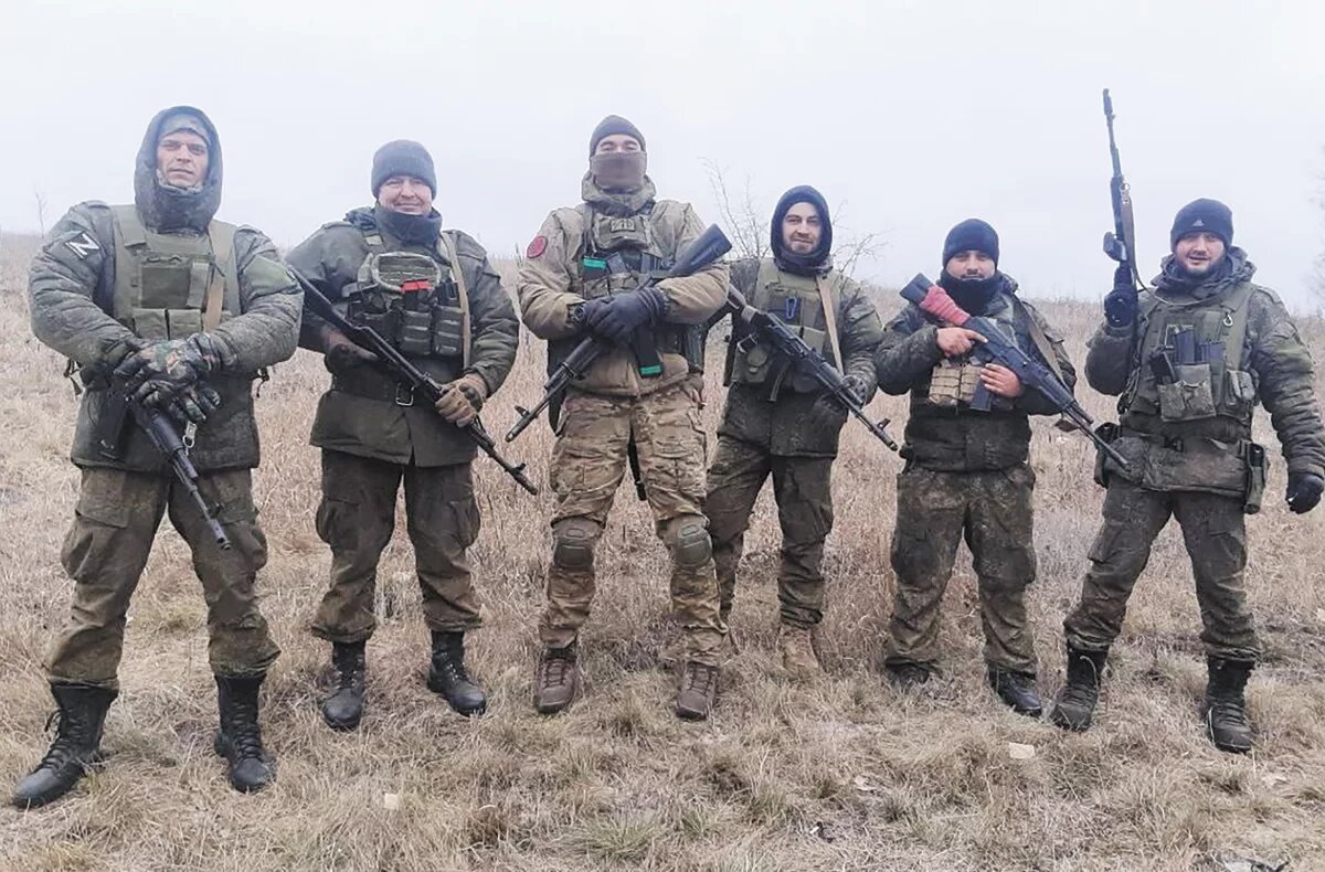 С боевыми товарищами.