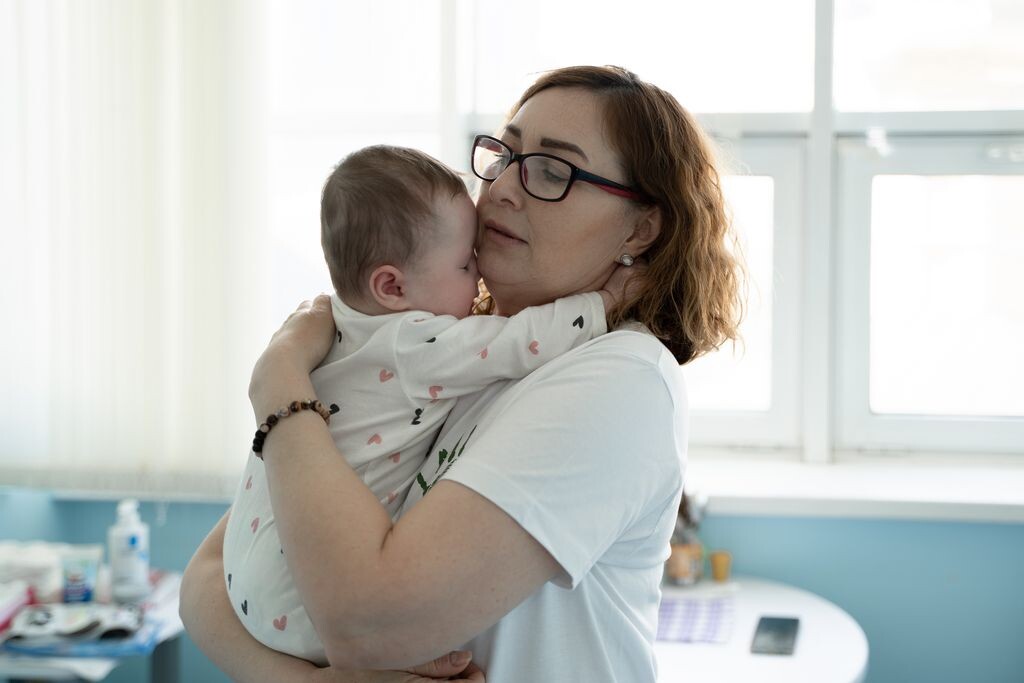 
Няня программы «Дети в больнице» со своей подопечной