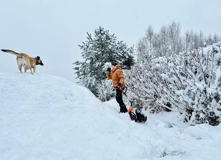 Аккумуляторная лопата YARD FOX® BASIC 33E
