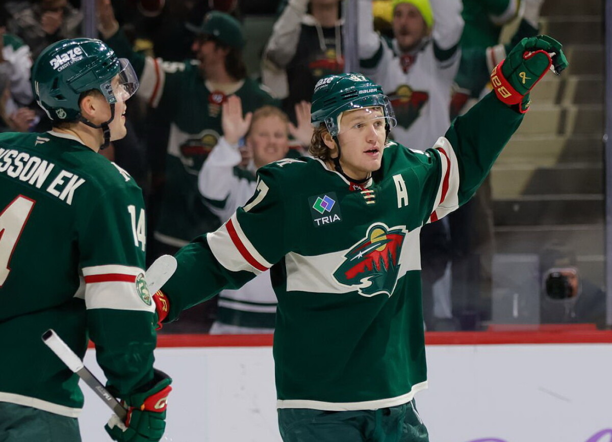     Реакции фанов из США на победную шайбу Капризова в матче с «Вегасом»: именно за такие голы он и получил $17 млн в год