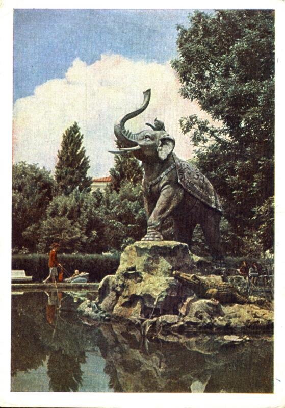 Скульптуру «Индийский мальчик на слоне» работы скульптора Михаила Ружейникова поставили в Краснодаре в 1957 году.  Тогда она была центром фонтана.