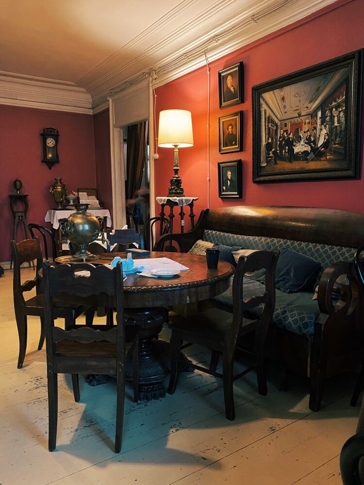 Литературное кафе. Атмосферно, вкусно и полезно для саморазвития.