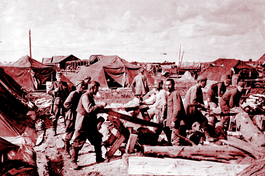 Немцы эксплуатируют пленных, 1942 г.