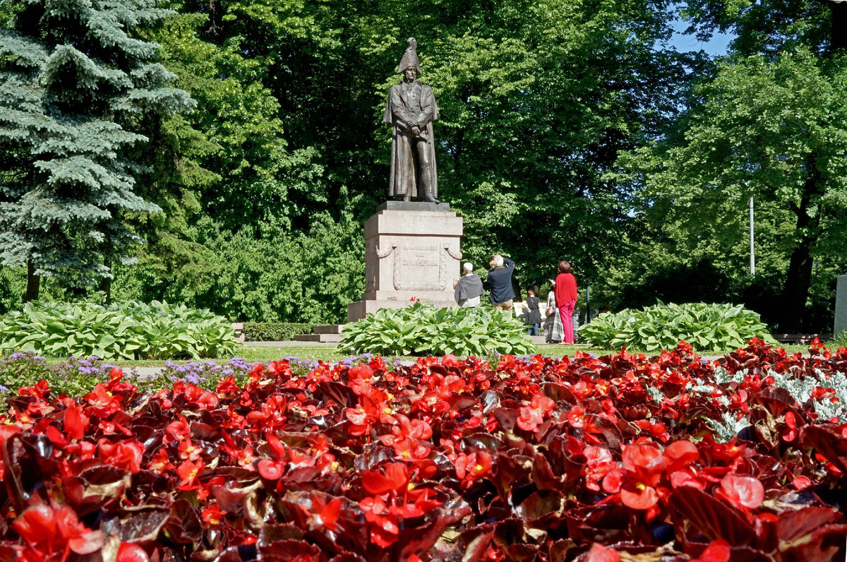 Памятник полководцу Барклаю де Толли, снесенный в Риге в октябре 2024 года © Sputnik