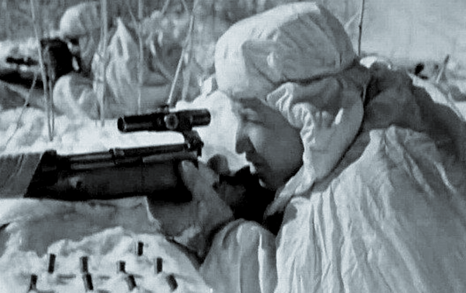 Советский снайпер М. И. Сурков.