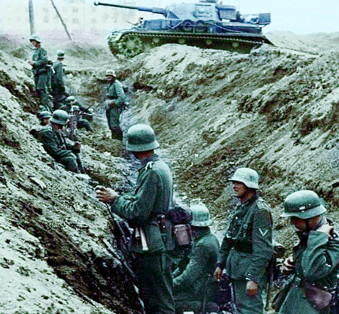 Солдаты вермахта в траншее, 1942 г.