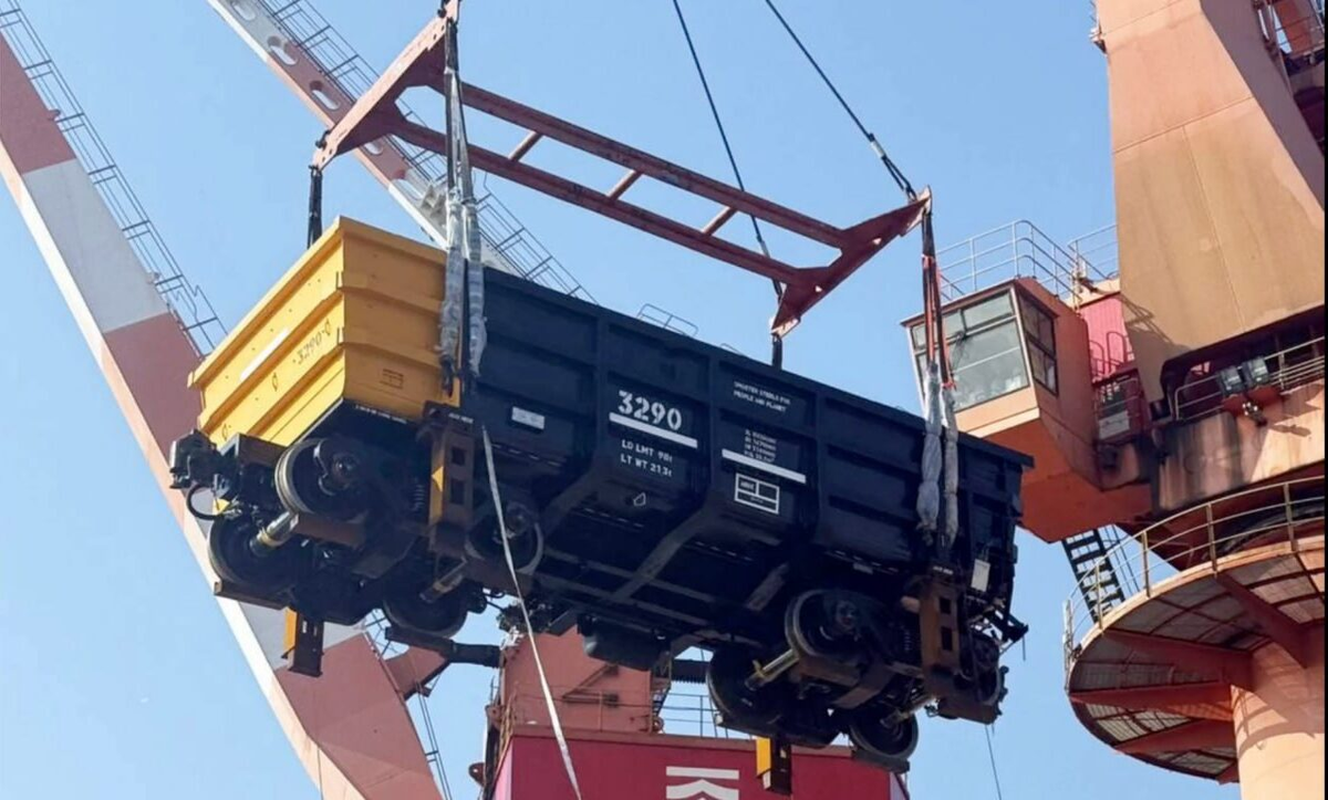 Четырехосные вагоны-рудовозы производства CRRC для одной из африканских стран. Источник: Sun Hao/网易