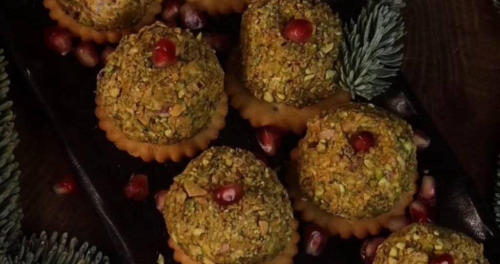 Ёлочные шарики из копчёного лосося: праздничная закуска, которая покорит гостей