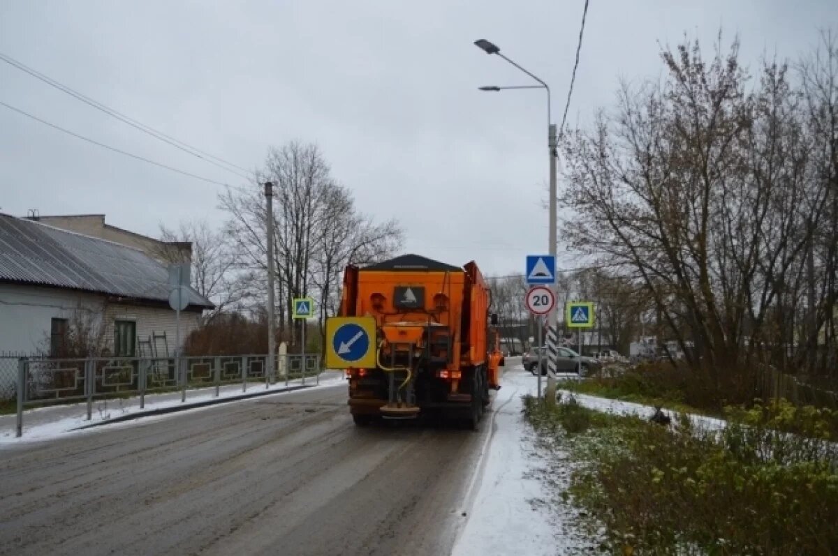    В Твери приступили к расчистке дорог после ночного снегопада