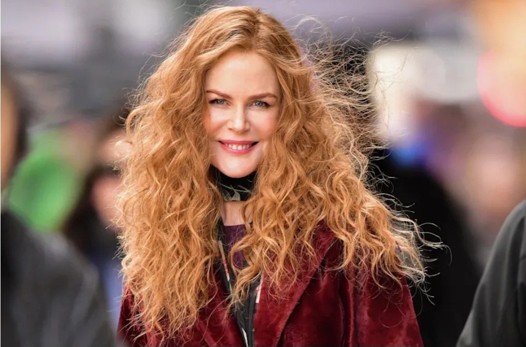 Безусловно такая женщина интересна довольно многим, поэтому у нее много кинофанатов и с ней смотрят разные фильмы