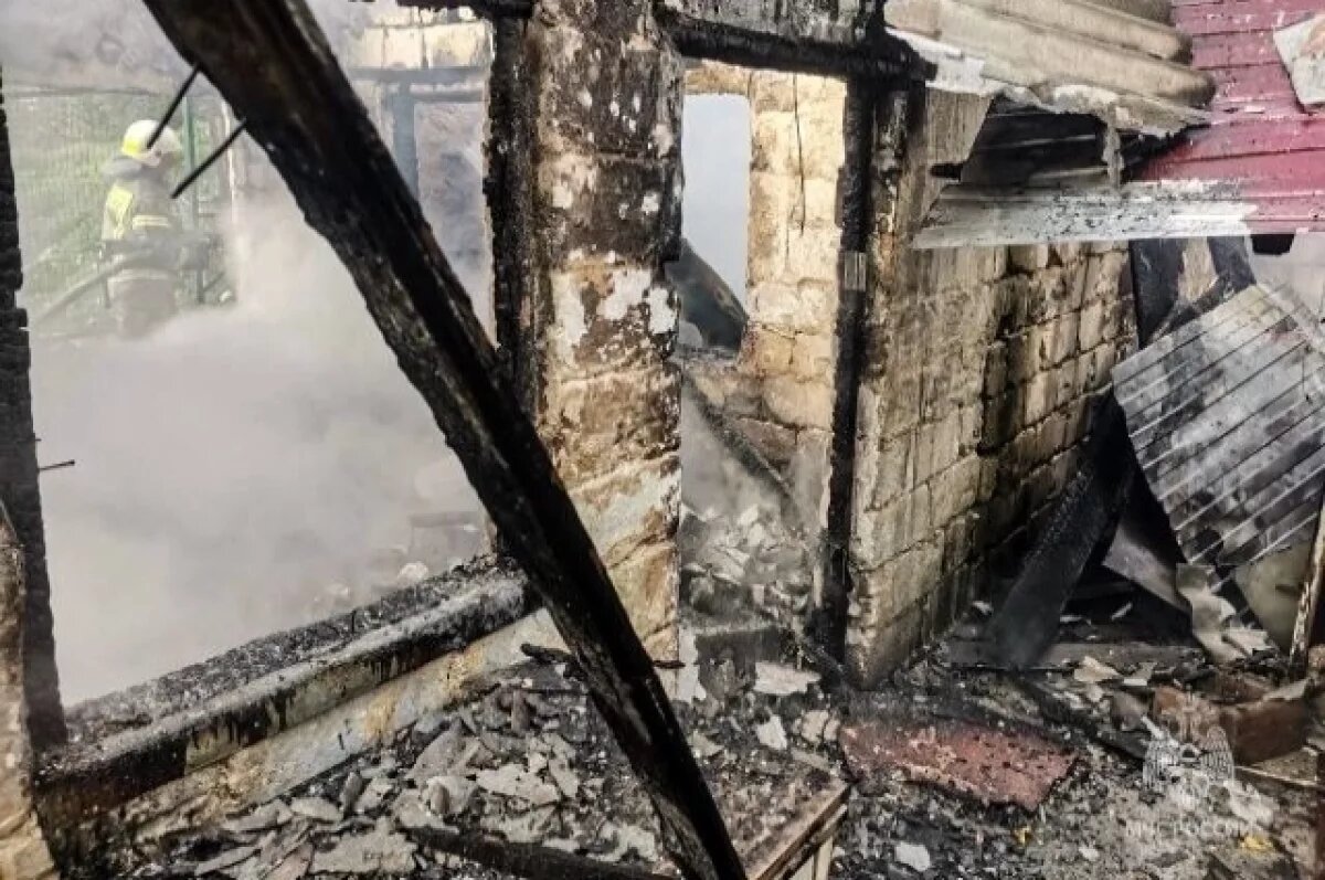    В Инкермане огонь охватил 40 квадратных метров частного дома