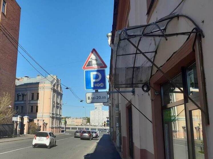     В самых загруженных точках теперь есть свободные парковочные места. Фото: архив МК в Питере