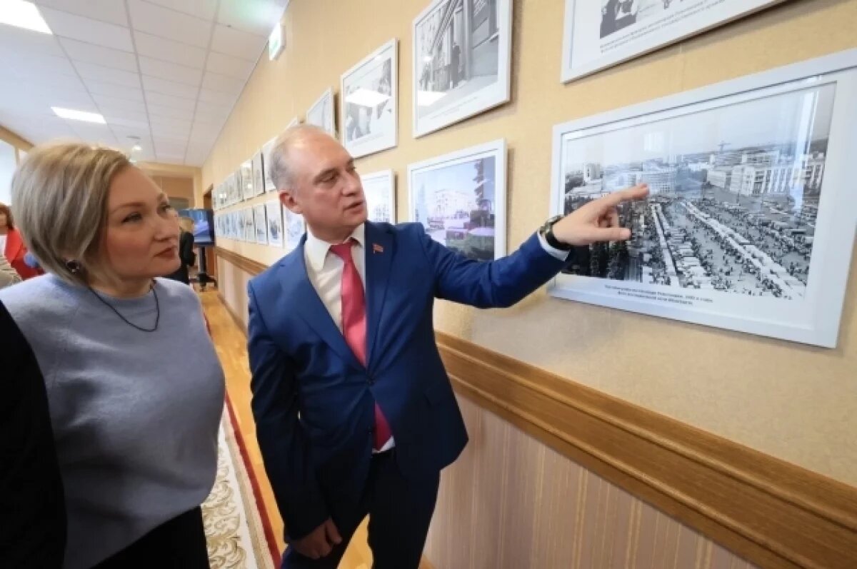    В открытии выставки приняли участие депутаты Законодательного Собрания Андрей Шмидт, Василий Швецов, Алексей Рожков, Александр Заозеров, Андрей Орехов, Наталья Лощинина, Артемий Галицын, Олег Парфилов, сотрудники аппарата и гости областного парламента.