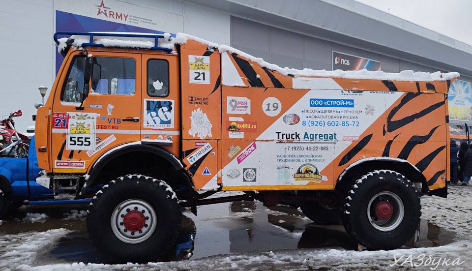 На входе встретилась знакомая машина из Твери