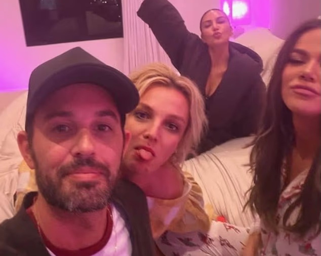 Кэйд Хадсон, Бритни Спирс, Ким и Хлои Кардашьян