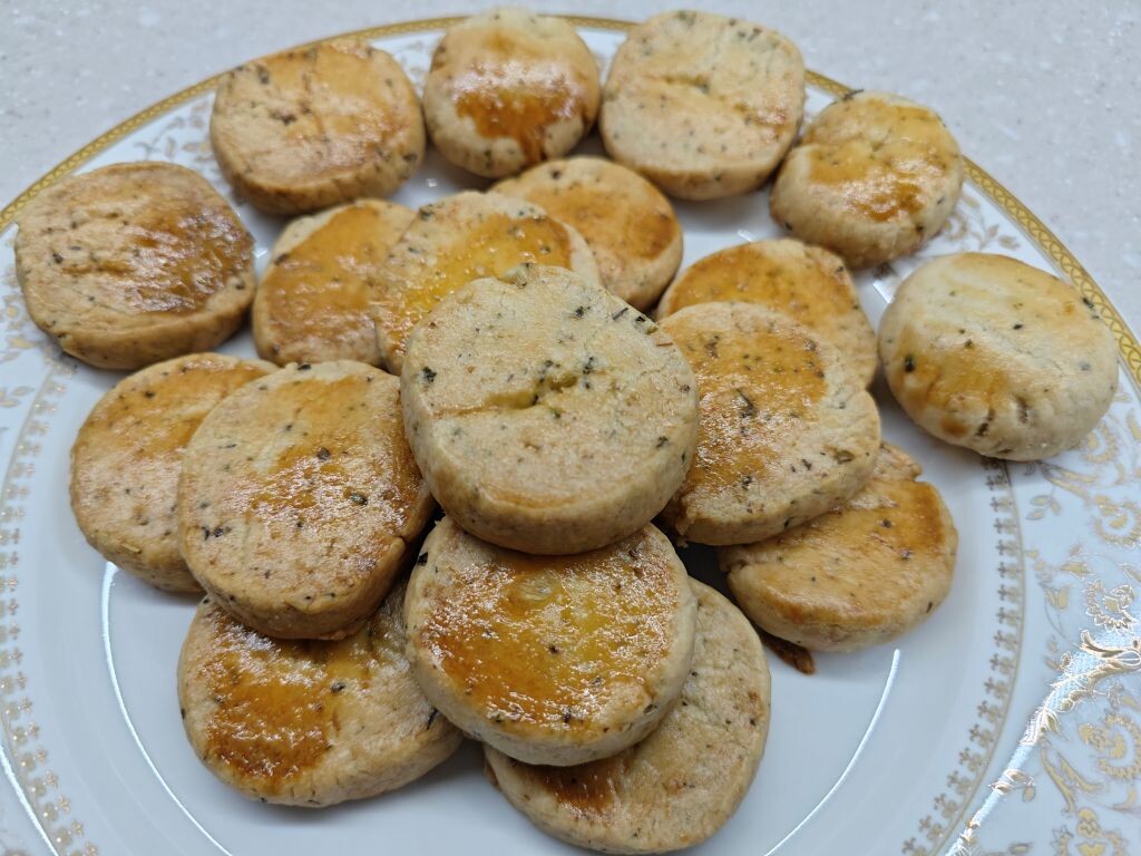 Песочное несладкое печенье