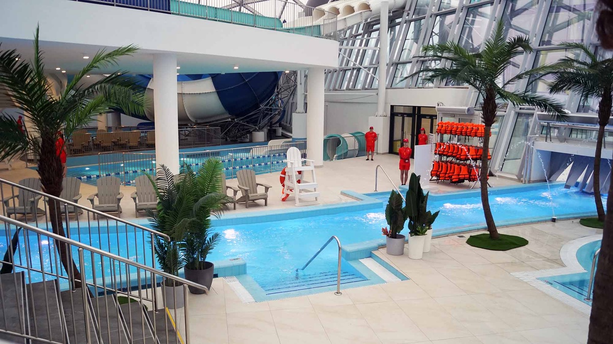 Также в аквапарке есть 4 открытых уличных бассейна с подогревом