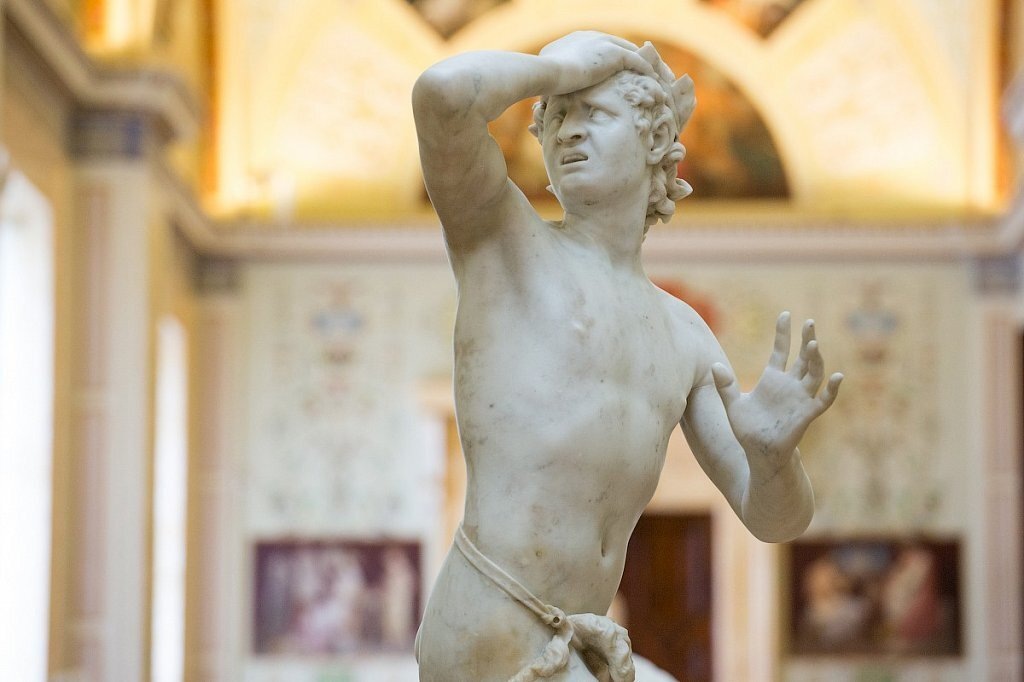 Скульптура «Орфей» Антонио Кановы, находящаяся в Эрмитаже.