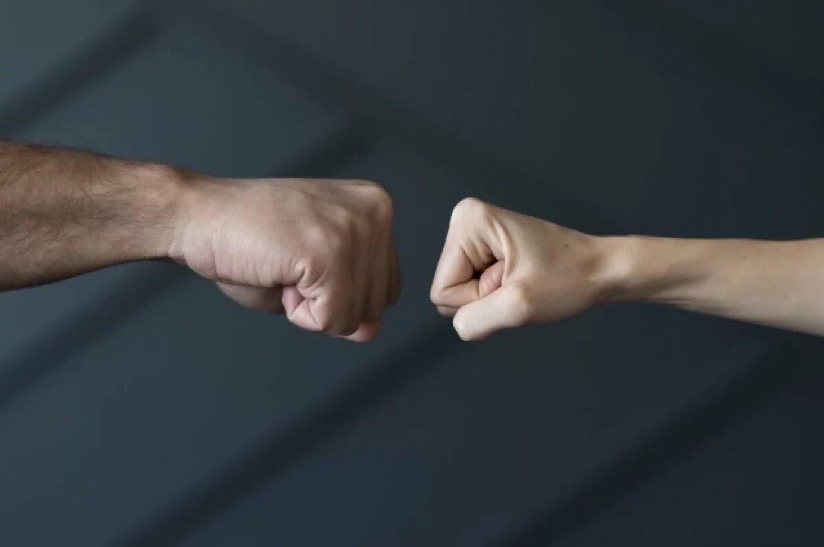    Появилось видео с нападением пьяных подростков на полицейского в Воркуте