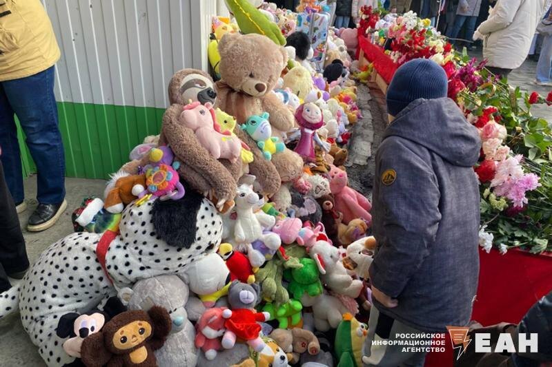 В Екатеринбурге выписывают из больницы девочку, выжившую в ДТП в Ревде