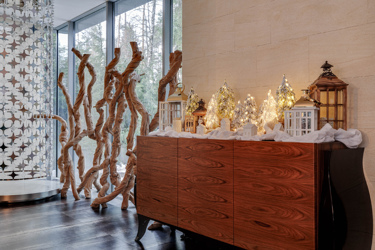 Новогоднее оформление загородного дома от Me Decor