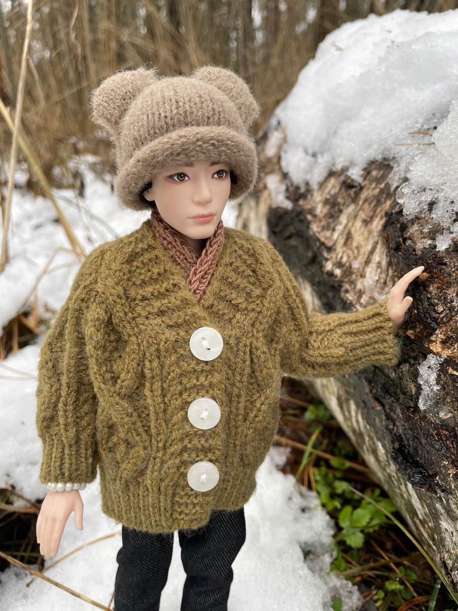 Зимний мишка на прогулке