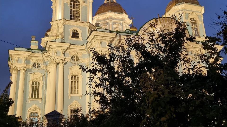 🌊 «Храм, который слышит море»: история Николо-Богоявленского морского собора — главного духовного маяка Петербурга