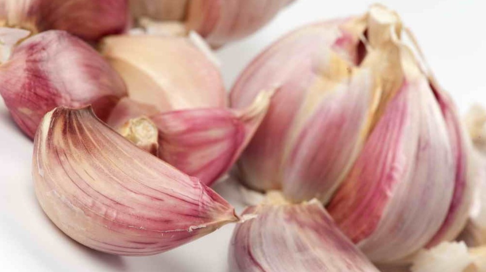 Крепкие головки чеснока при комнатном хранении 