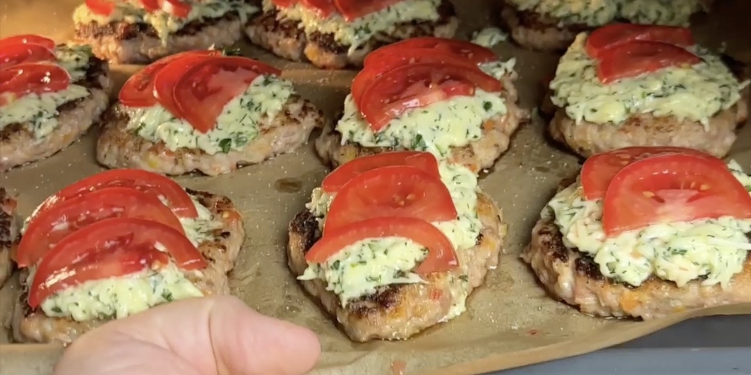 РЕЦЕПТ | Котлетки со "столовской" шапочкой