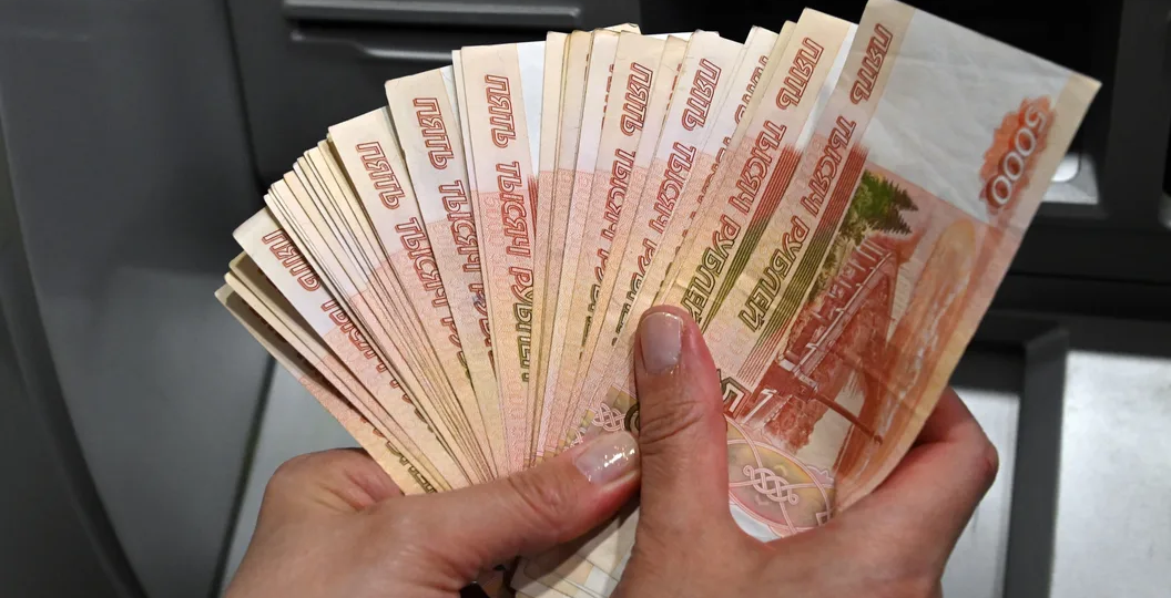 Почему в Москве для кого-то 300 тысяч — это просто зарплата, а для кого-то и 100 тысяч — целое состояние