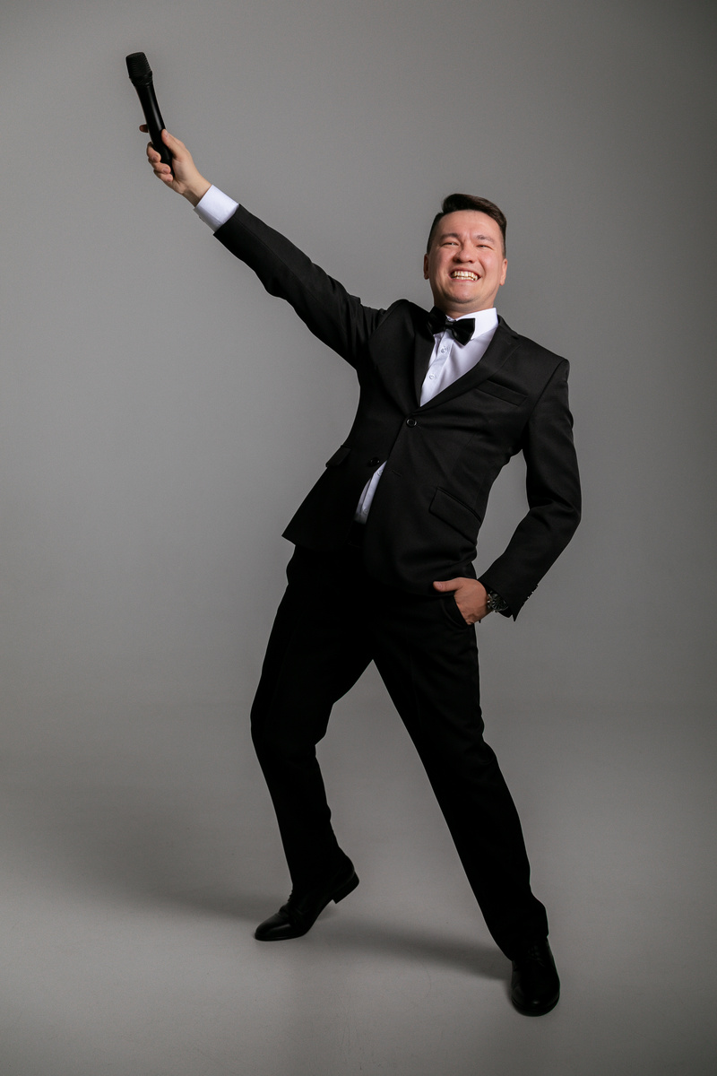 Андрей Рублёв ведет корпоративы в Чебоксарах — коллеги вовлекаются, улыбаются и проводят вечер с удовольствием.