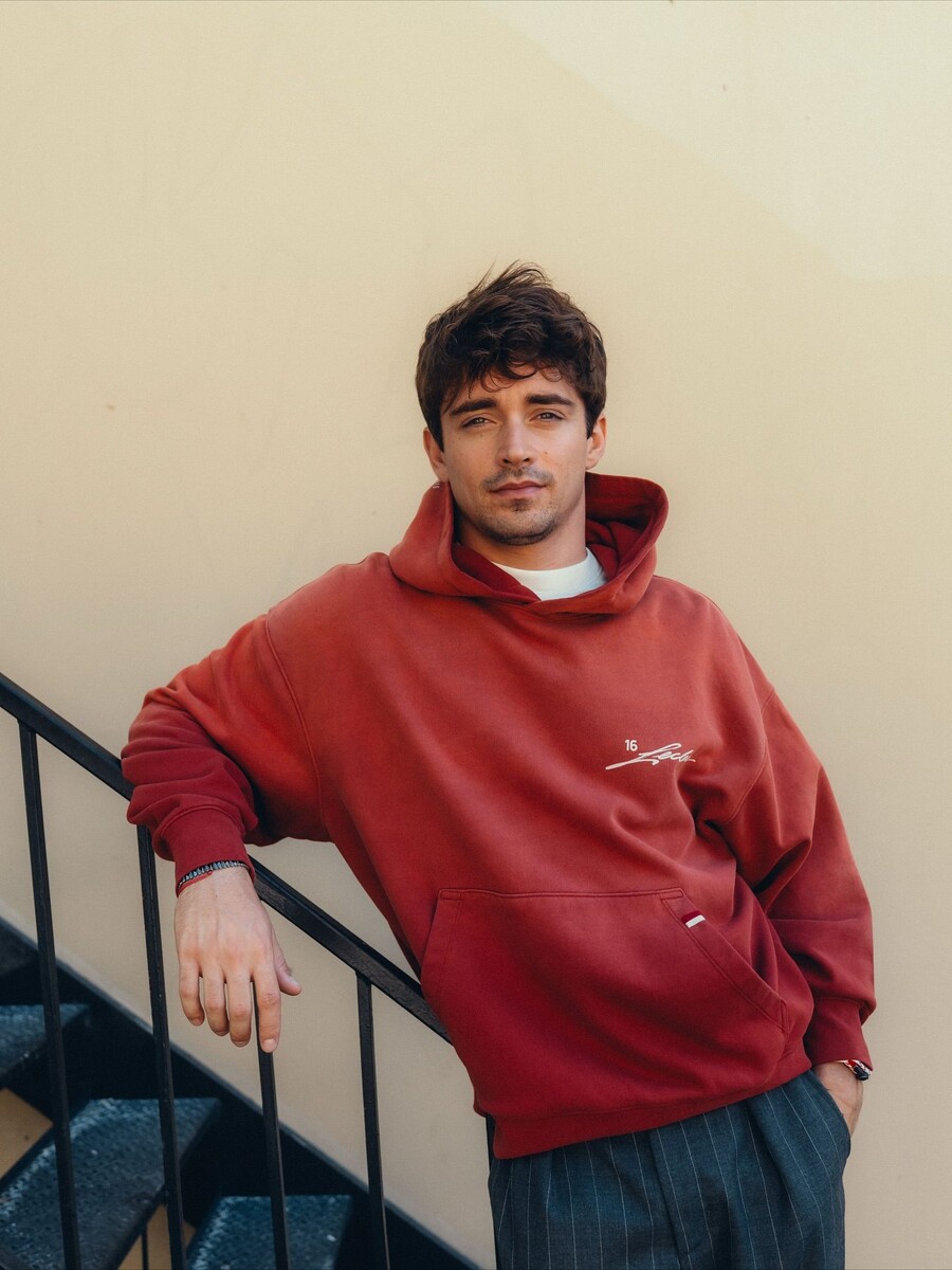    Фирменный мерч Шарля ЛеклераФото: Соцсети