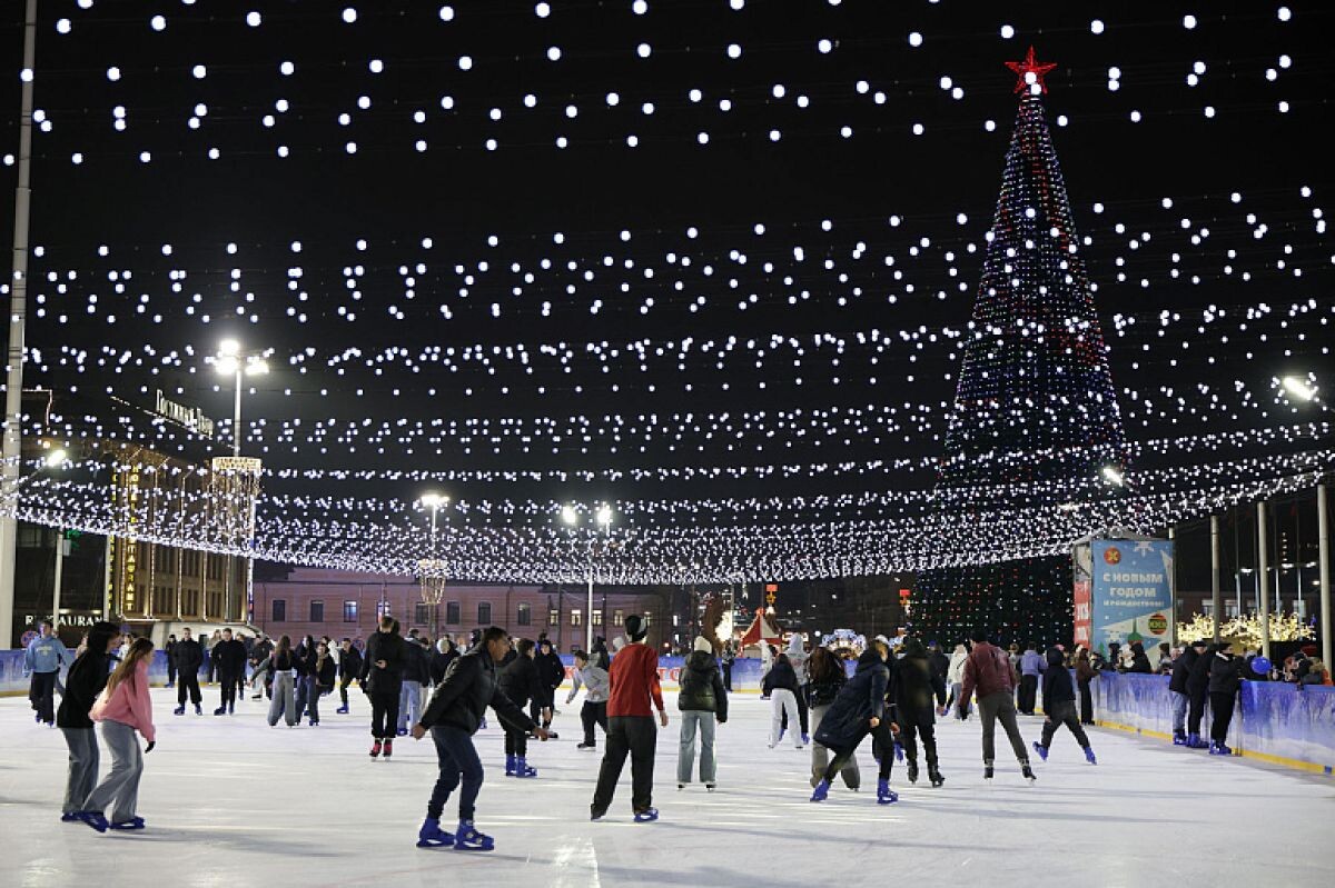 Губернский каток на площади Ленина