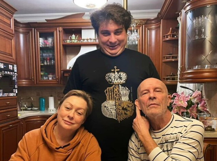 Аронова с мужем и сыном от первого брака. Фото: Pinterest