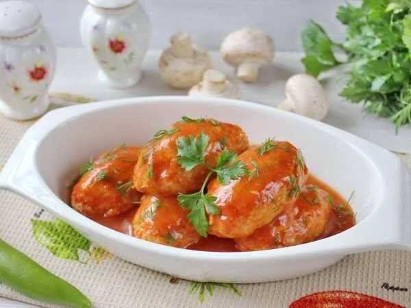 Ленивые голубцы в сливочно-томатном соусе: семейный ужин, который любят дети