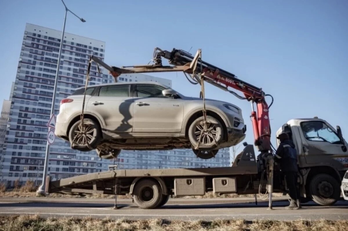    В Екатеринбурге с улиц убрали незаконно припаркованные машины