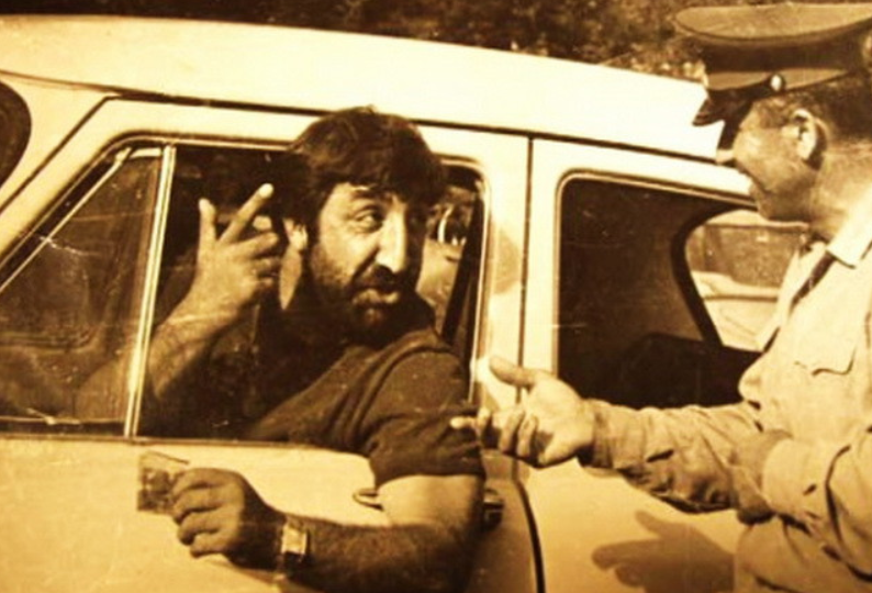 «20 лет ждал свой автомобиль, катался без прав»: на какой машине ездил знаменитый Фрунзик Мкртчян, как к нему относились гаишники
