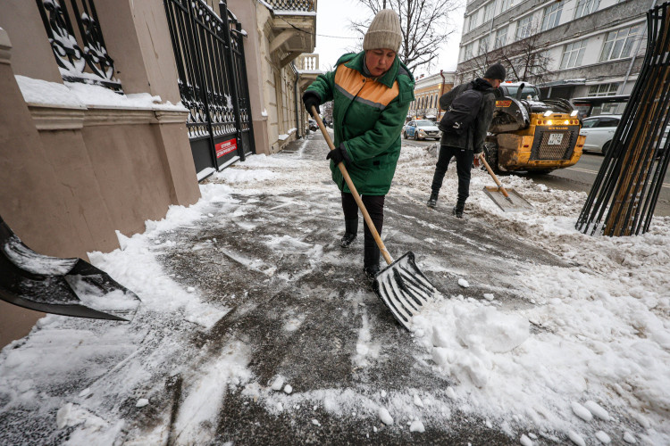    Городские службы переходят на усиленный контроль за уборкой территорий и соблюдением правил благоустройства.   
Фото: «БИЗНЕС Online»