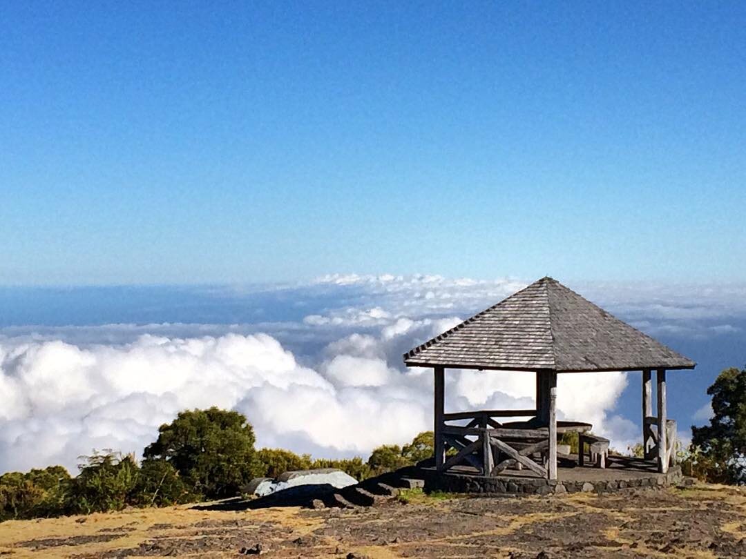 Беседка для отдыха по дороге к смотровой площадке Майдо. 