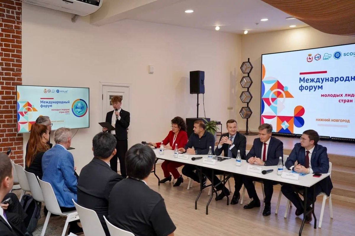    Дмитрий Старостин провёл встречу с участниками Форума ШОС