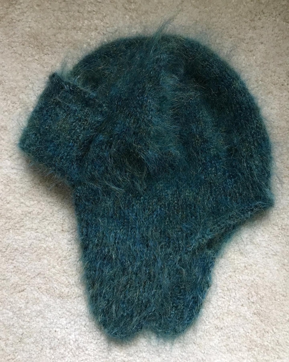 На фото закрытие козырька 1-й версии. Позднее переделано на закрытие просто изнаночными по лицу – так компактнее. 