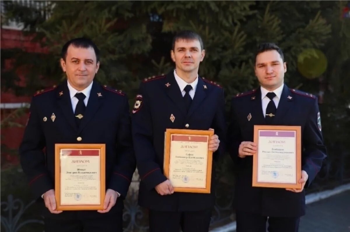    Лучшему участковому Красноярска вручили 220 тысяч рублей