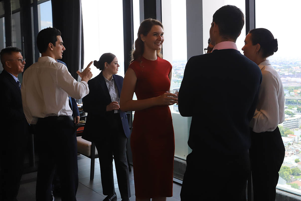    Лучший корпоратив — тот, ради которого сокращают рабочий день. Источник: MNBB Studio / Shutterstock / FOTODOM