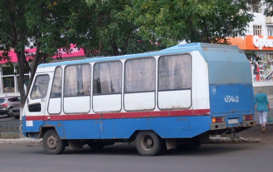 КАвЗ-3276 сзади. Источник фото: fotobus.msk.ru