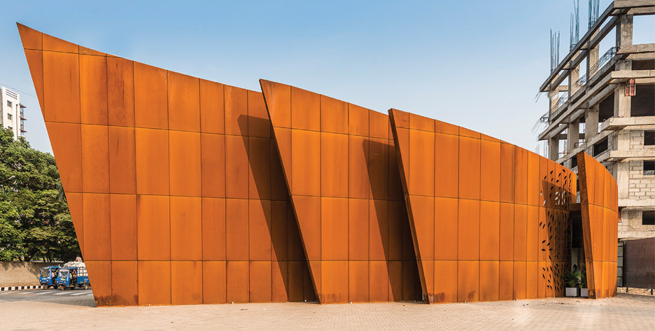 Кортеновская сталь на фасаде офисного здания в Индии. Источник фото: портал dezeen