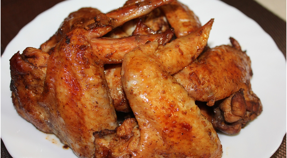 Куриные крылышки в медово-соевом соусе.